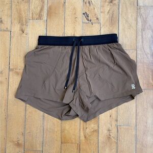 Bandit Running WOMEN'S VENTO™ 3" SPLIT SHORT - BROWN